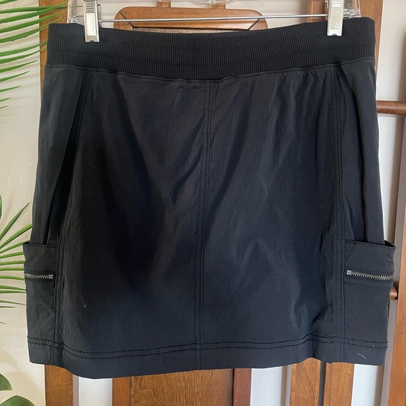 Athleta Black Trekkie Cargo Skort size 10 - Picture 3 of 9